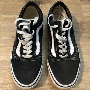 Vans Old Skool Black and White Sneakers Classic Design